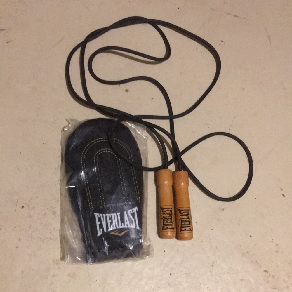 Everlast Leather Sparring Gloves Brand New in Package with Everlast Jump Rope